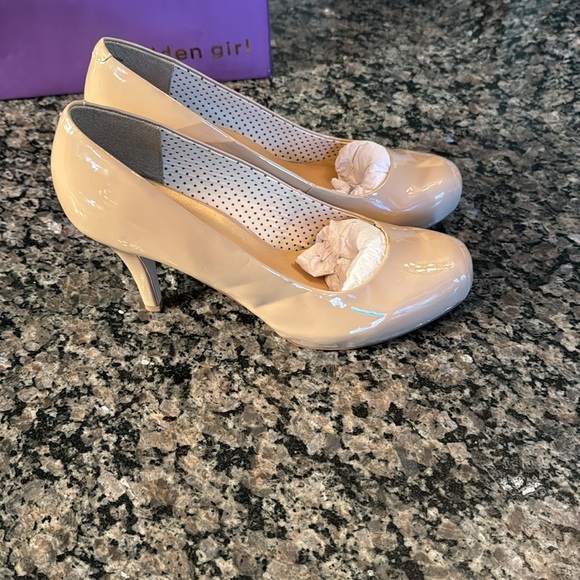 Madden Girl Getta Nude heels NIB 9 - Picture 4 of 10